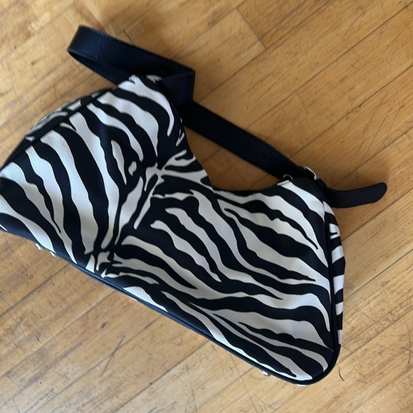 Lolita Jade large over the shoulder bag Y2K Zebra Purse zippered pockets lik new - Picture 3 of 5